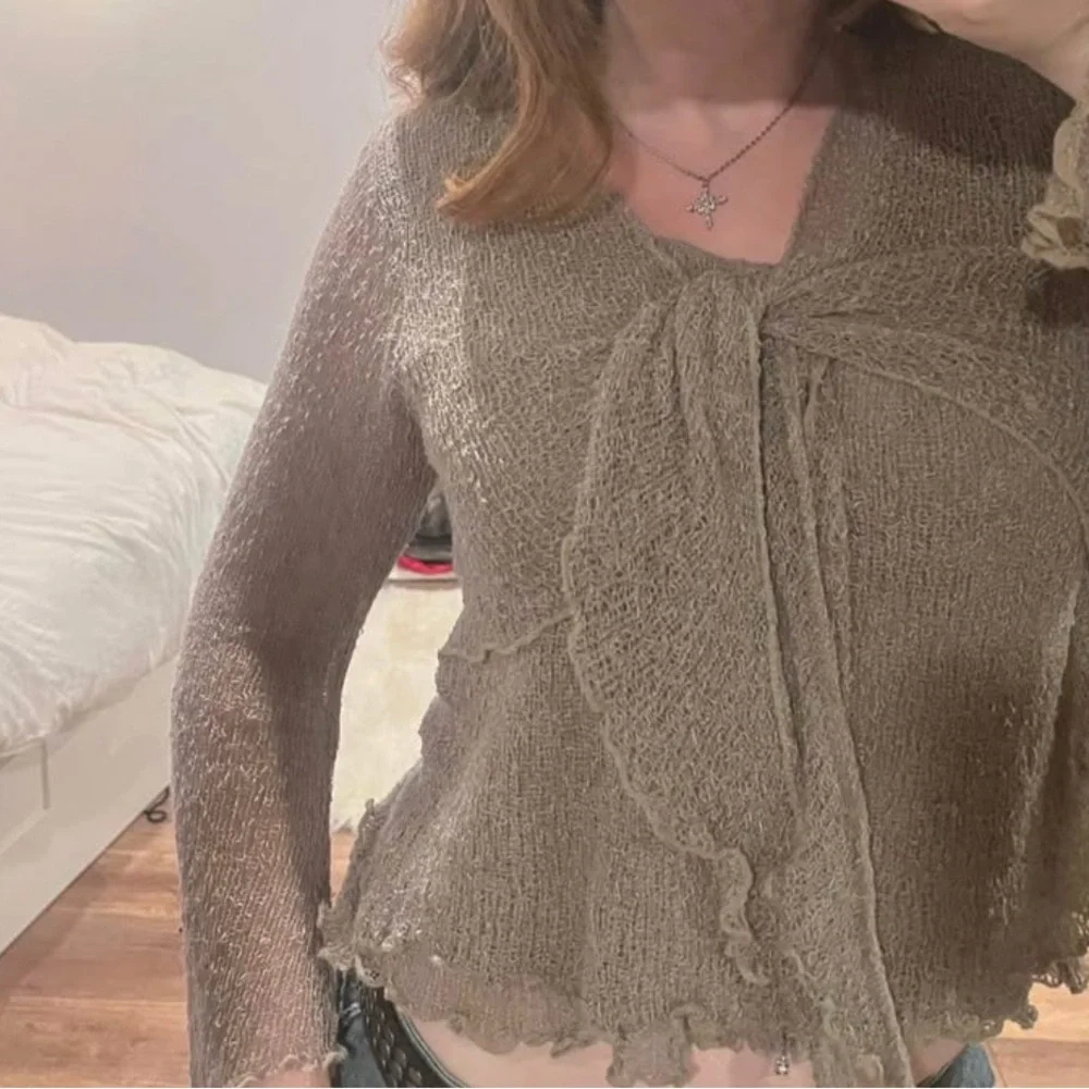 beige brown top in crochet with ruffles - Picture 2 of 5